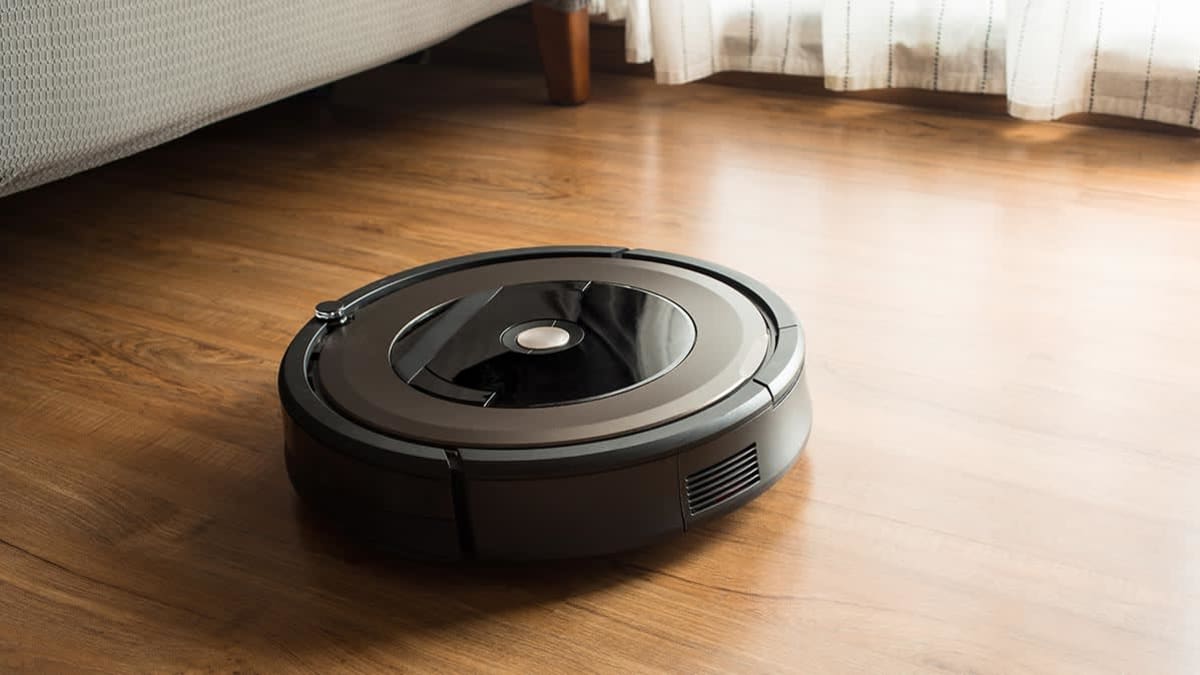 Robot vacuum cleaning hardwood floor
