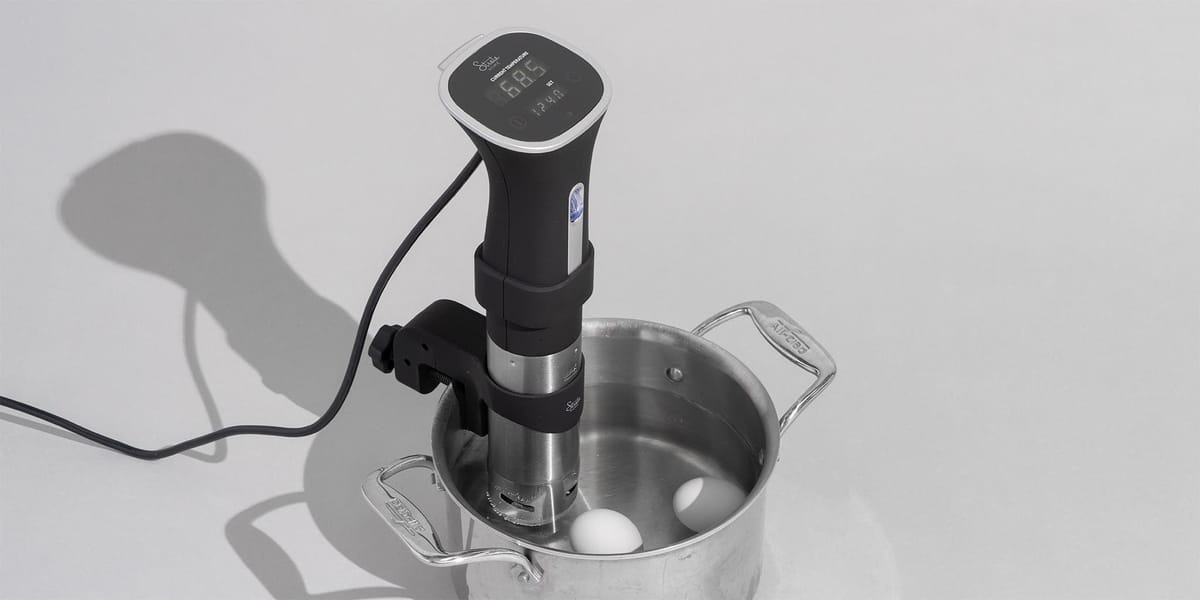 Immersion circulator sous vide machine in a pot